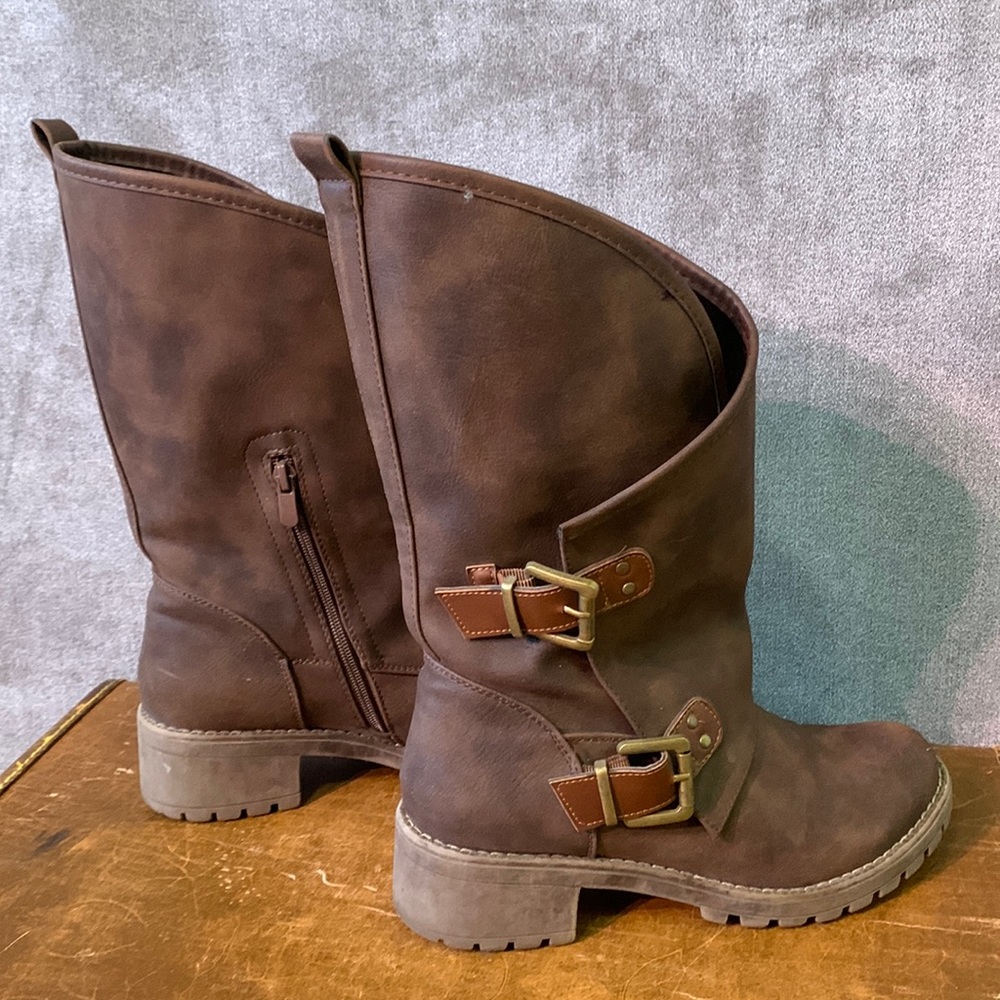 Wide Mid-Calf Buckle Boots Size 8 (EU 39)